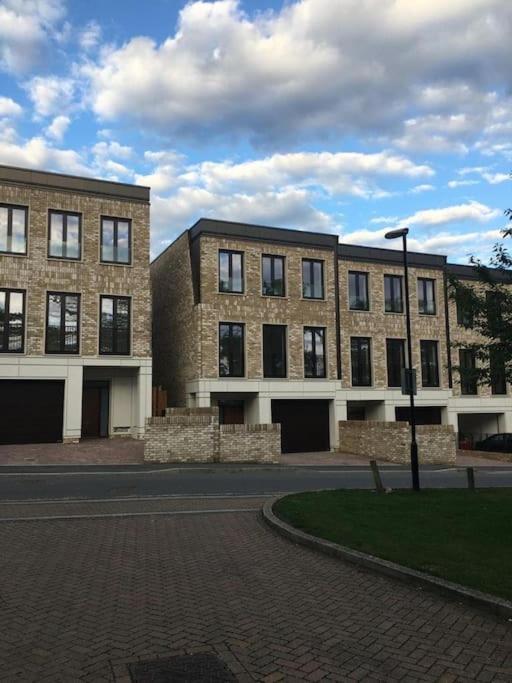 Amazing New Built Townhouse With Garden In London Villa Hendon Exterior foto