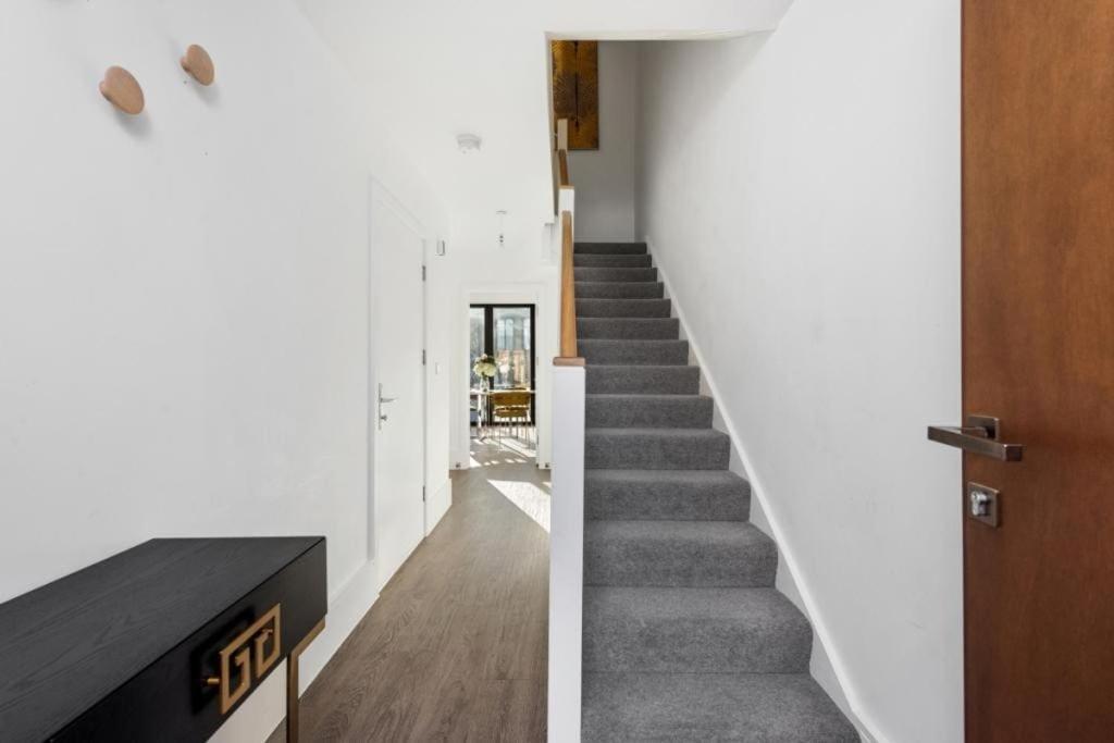 Amazing New Built Townhouse With Garden In London Villa Hendon Exterior foto
