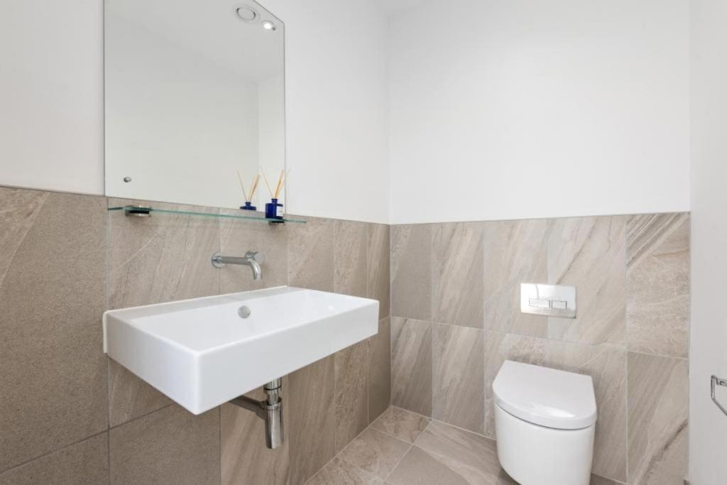 Amazing New Built Townhouse With Garden In London Villa Hendon Exterior foto