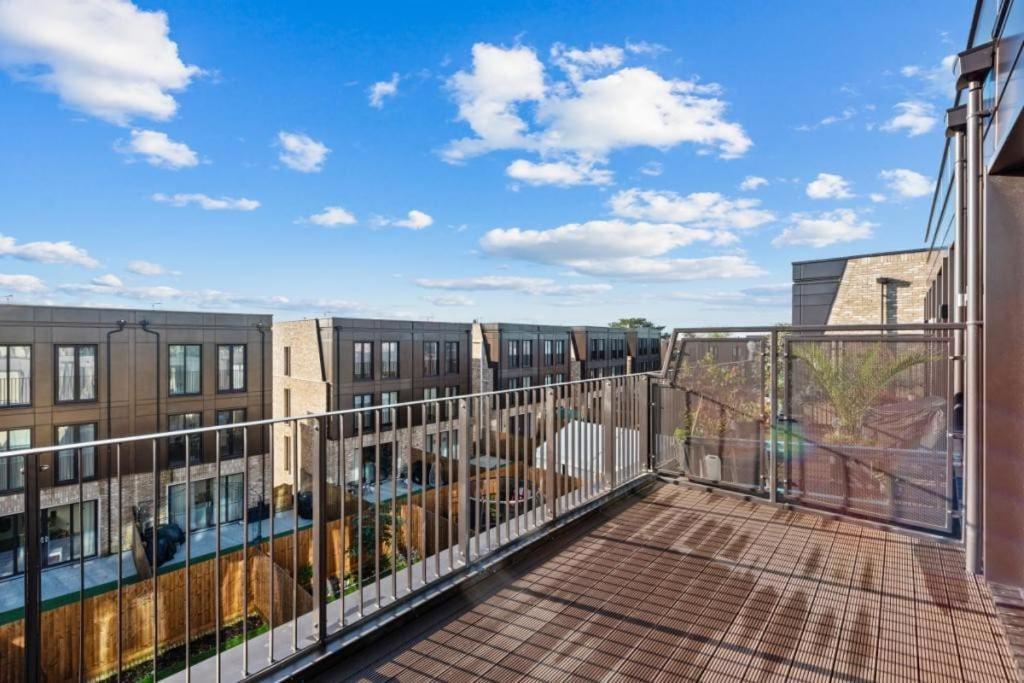Amazing New Built Townhouse With Garden In London Villa Hendon Exterior foto
